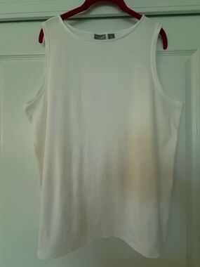 Chico's White Sleeveless Scoop Neck Tank